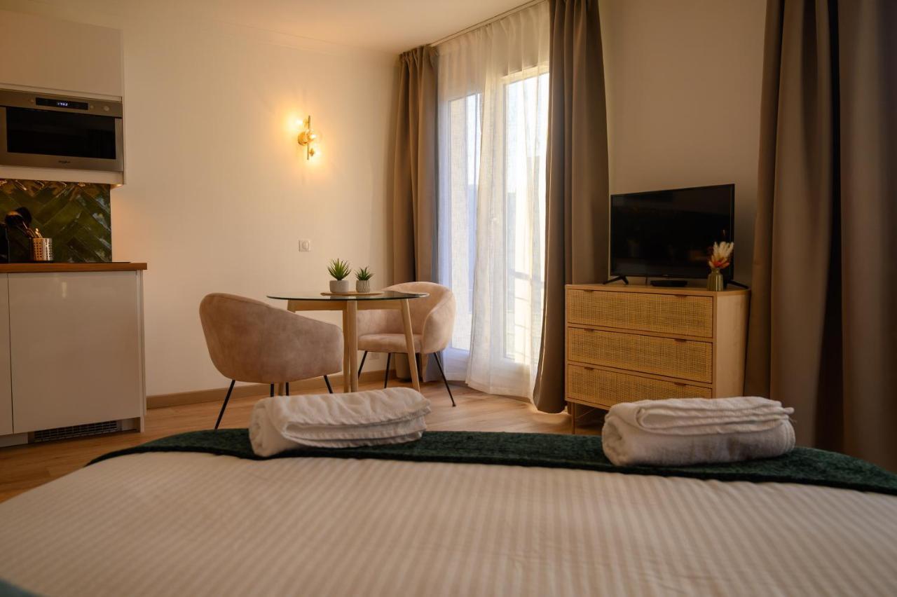 Sweet'issy - Balcon - Parking - Climatisation - Wifi - Mybestloc Apartment Issy-les-Moulineaux