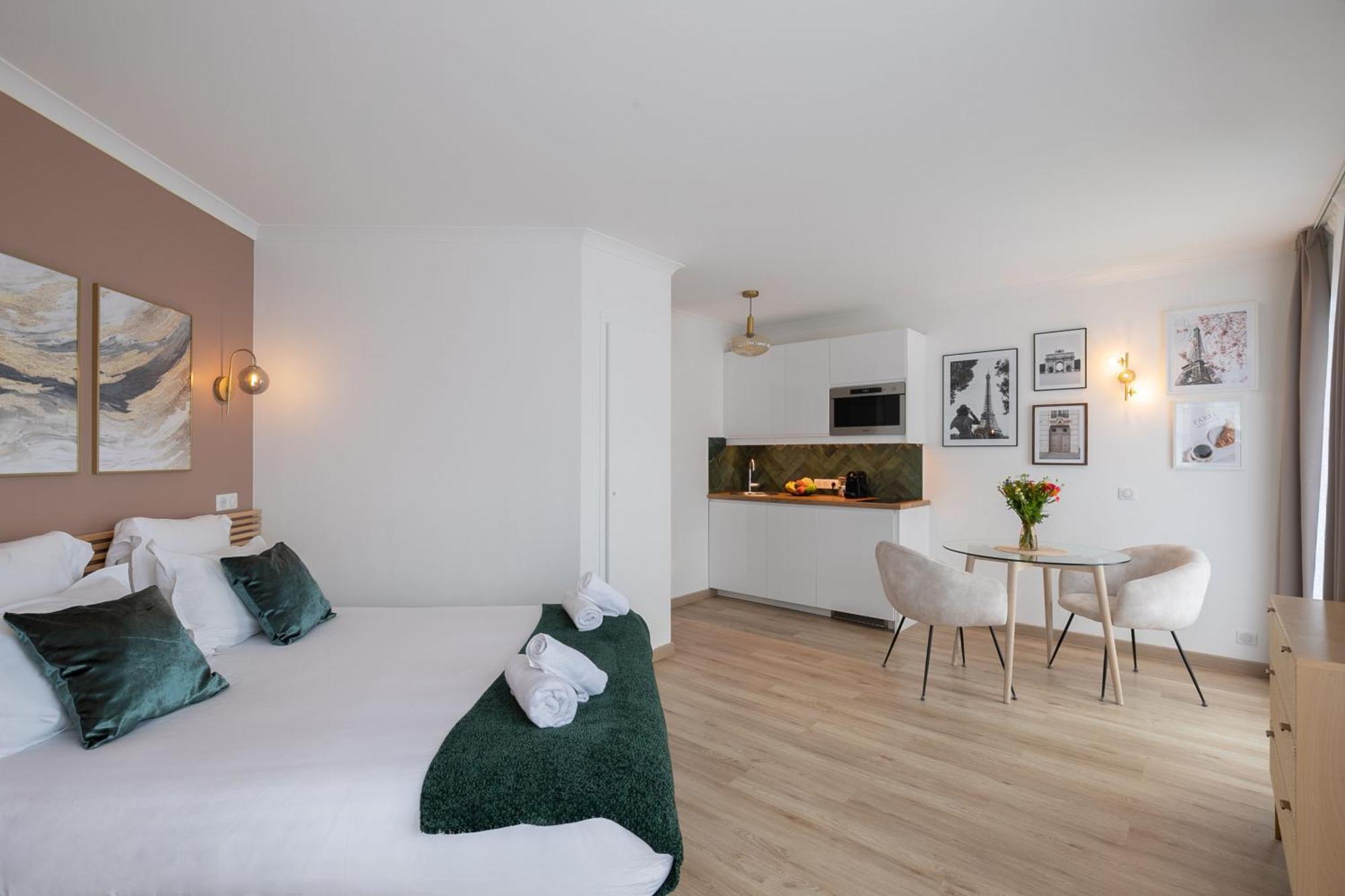Apartment Sweet'issy - Balcon - Parking - Climatisation - Wifi - Mybestloc Issy-les-Moulineaux