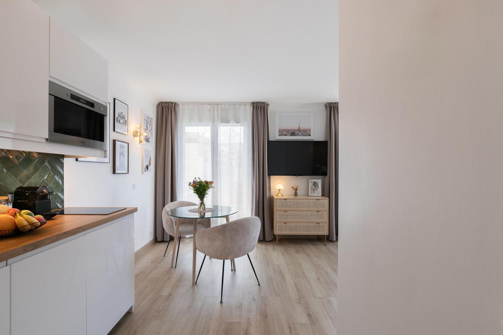 Sweet'issy - Balcon - Parking - Climatisation - Wifi - Mybestloc * Issy-les-Moulineaux